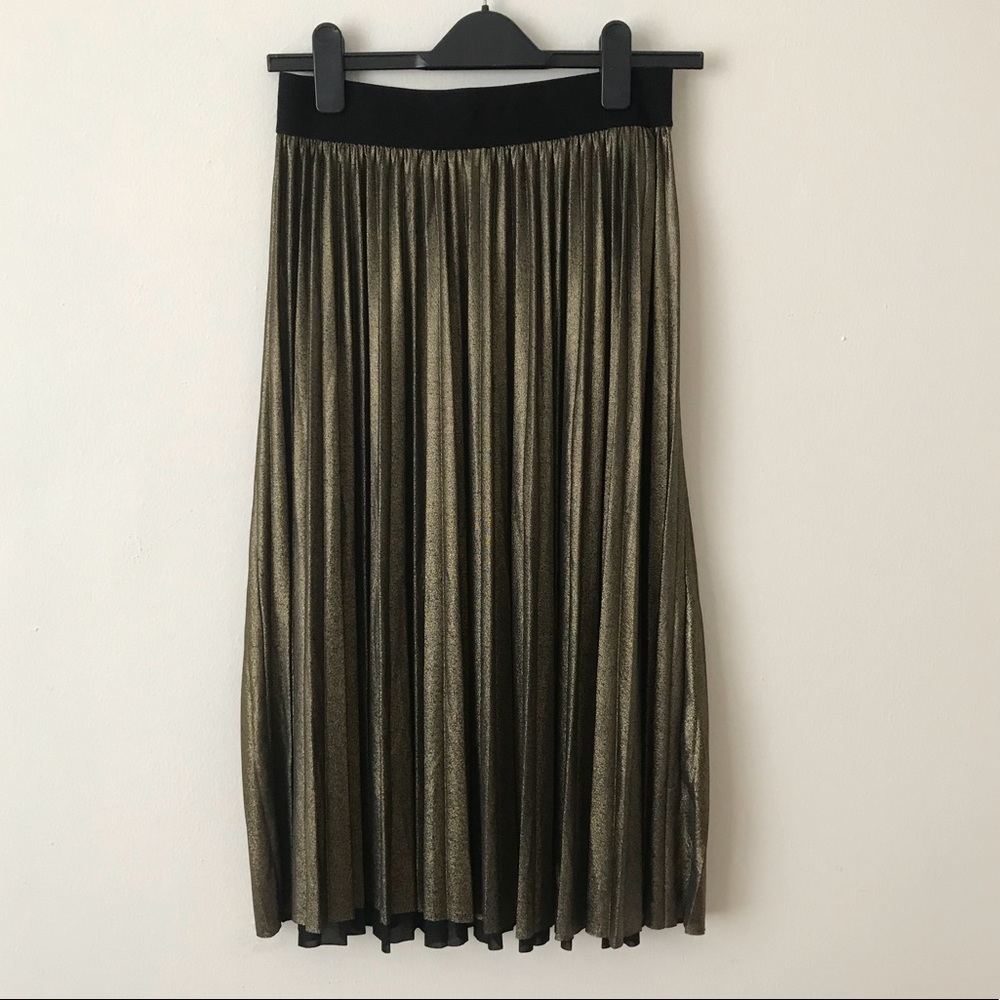 ⚡️Flash Sale!⚡️Gold Pleated Holiday Skirt